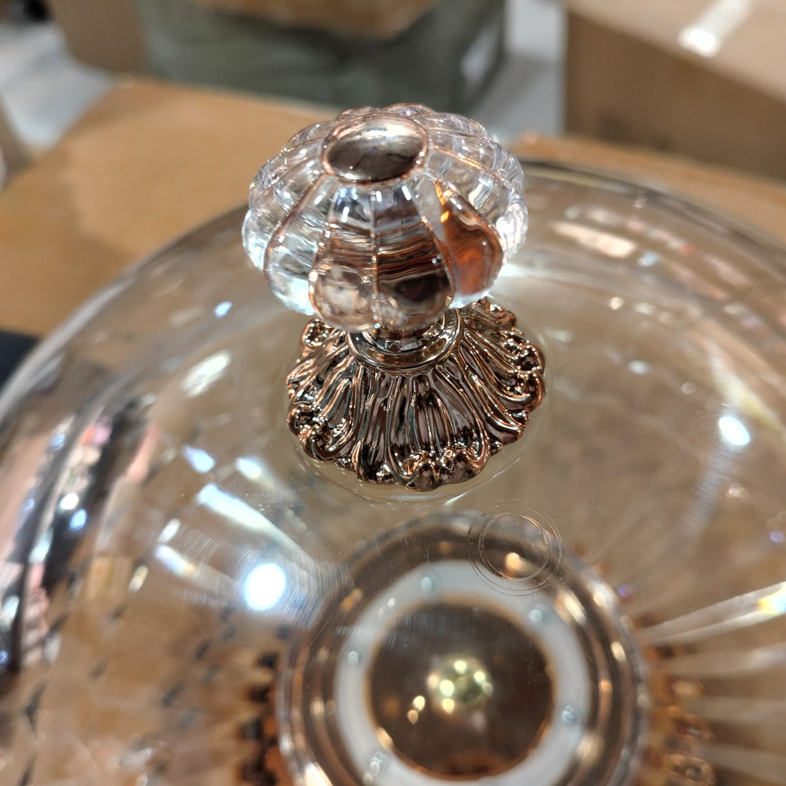 360° rotating acrylic cake dish with stand image 3