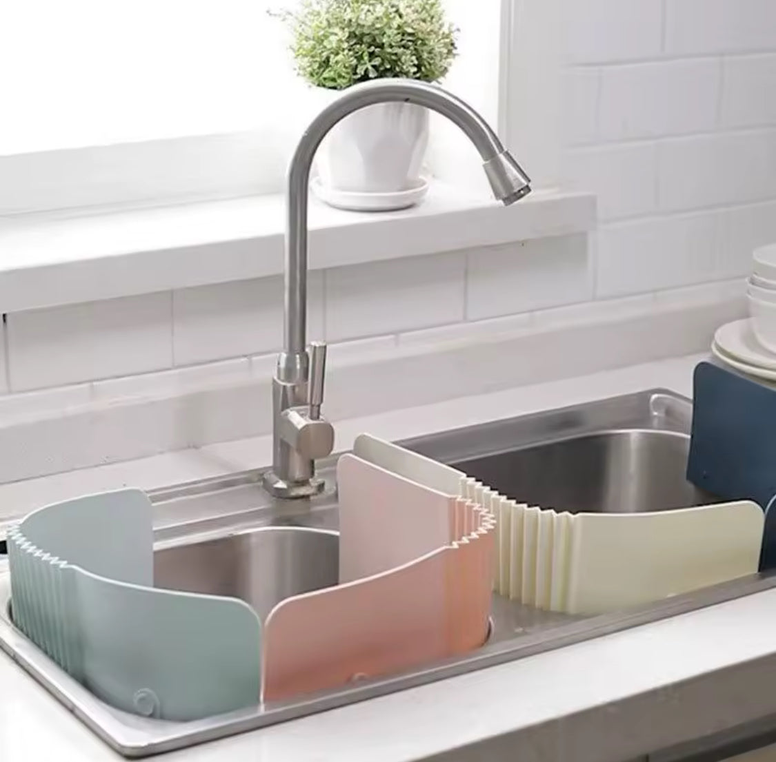 foldable kitchen sink water splash guard main image