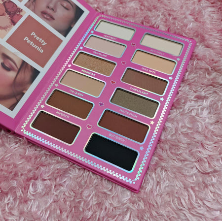 Iconic Beauty Makeup Book - image 5