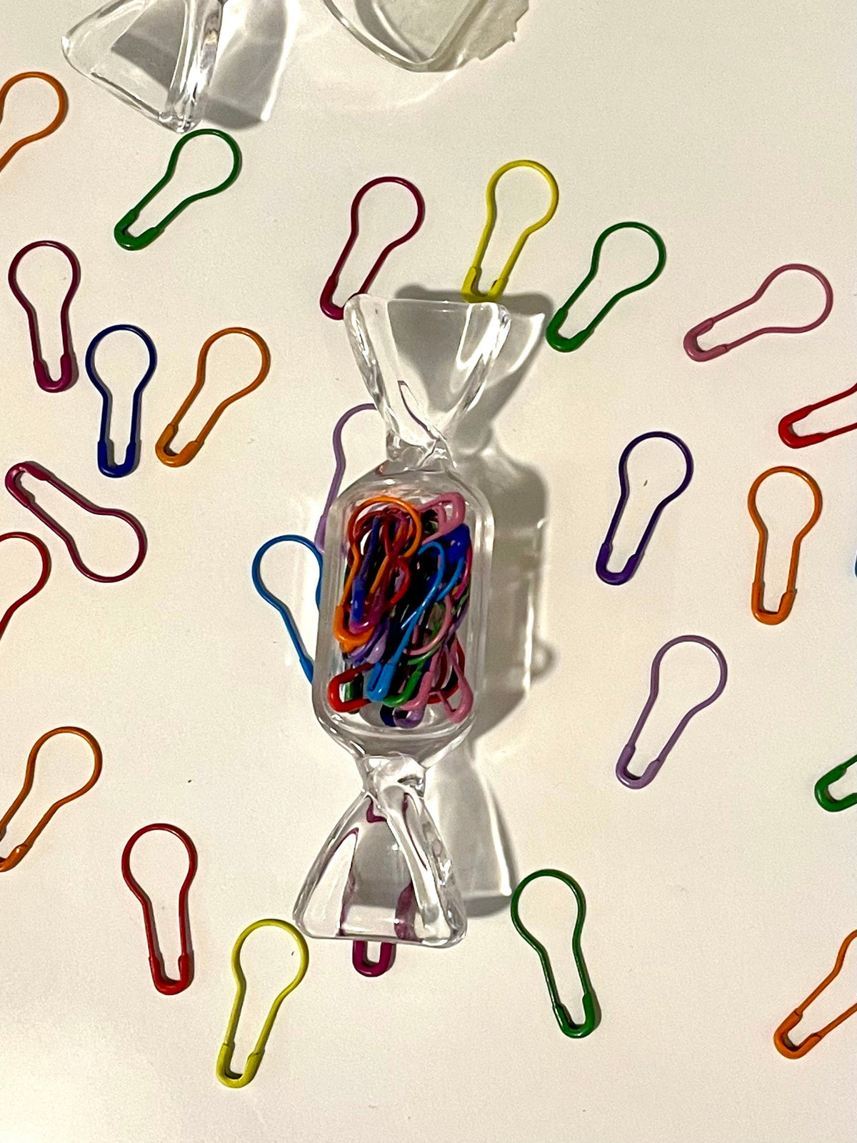 30Pcs Scarf Pins With Candy Storage Box - image 1