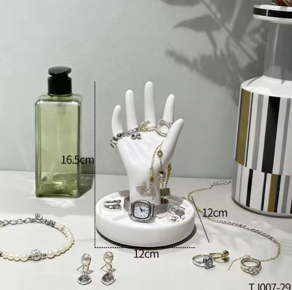 hand shape jewelry holder image 3