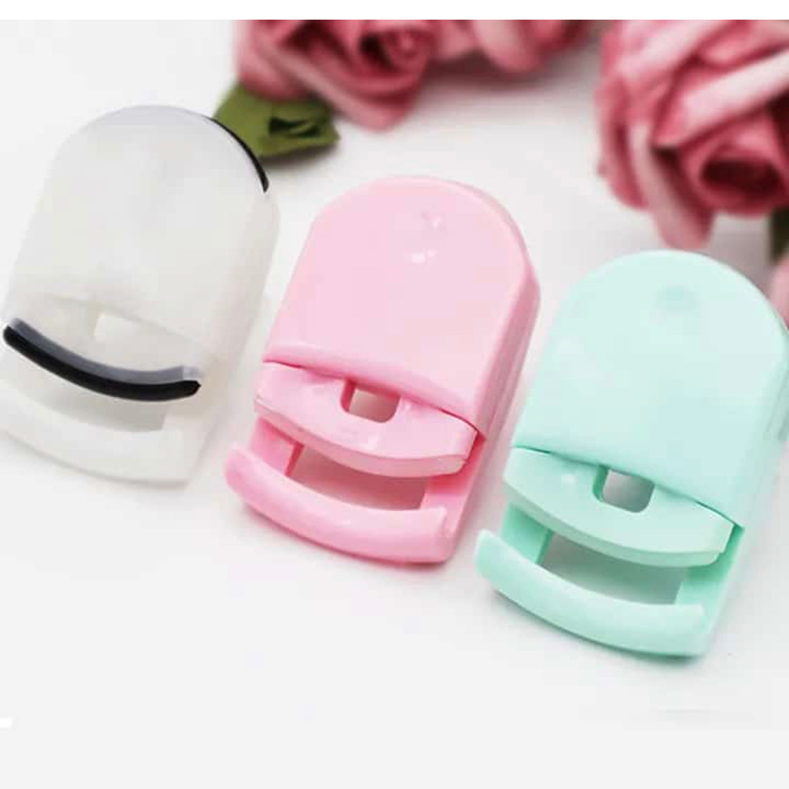 Mini Eyelash Curler - image 1