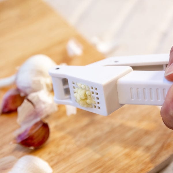 Effortless Garlic Mincing: Premium Manual Garlic Press image 2
