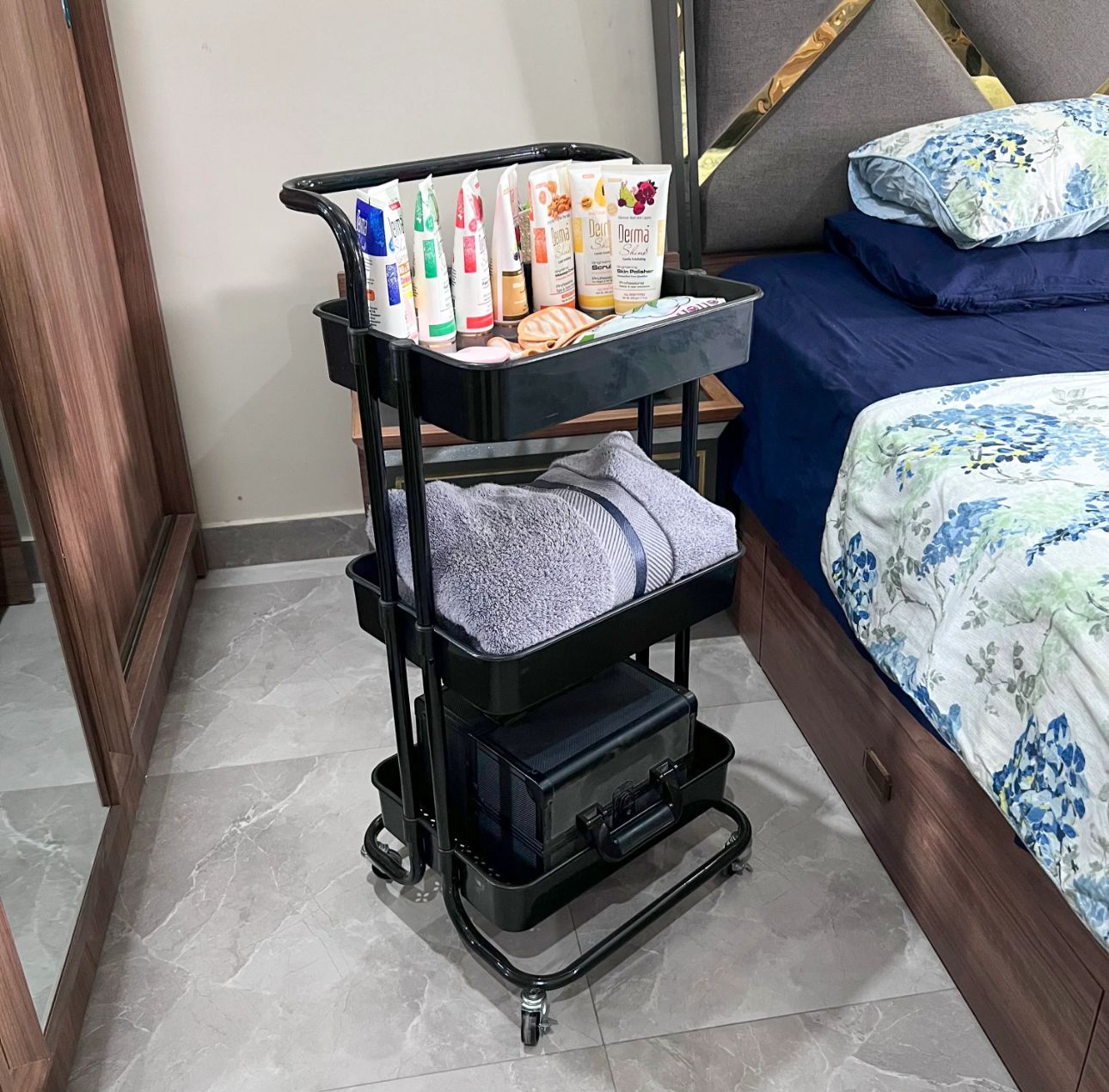 TROLLEY CART WITH WHEELS