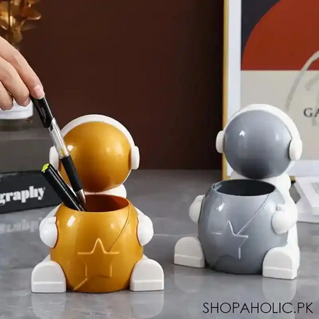 astronaut desktop pen holder image3