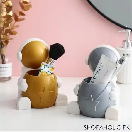 astronaut desktop pen holder image5