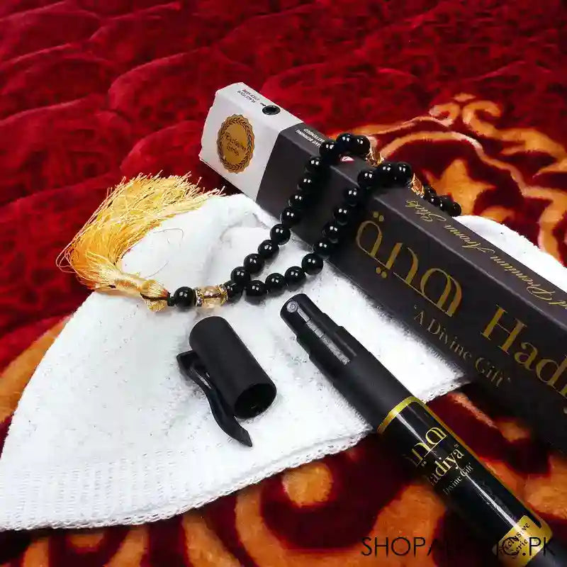 Red N Bed Ghilaf-E-Kaaba Prayer Mat, Hadiya Gift Box, Red - Image 3