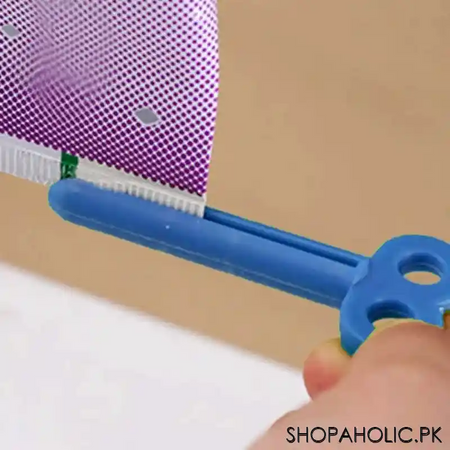 rolling toothpaste squeezer image6