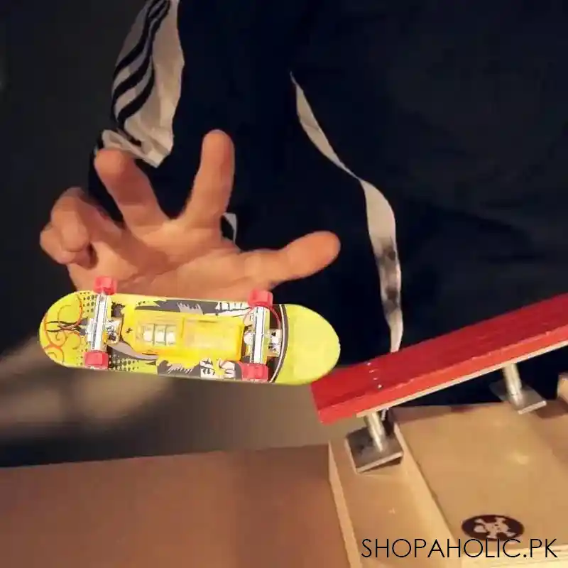 set of 2 mini finger skateboard image5