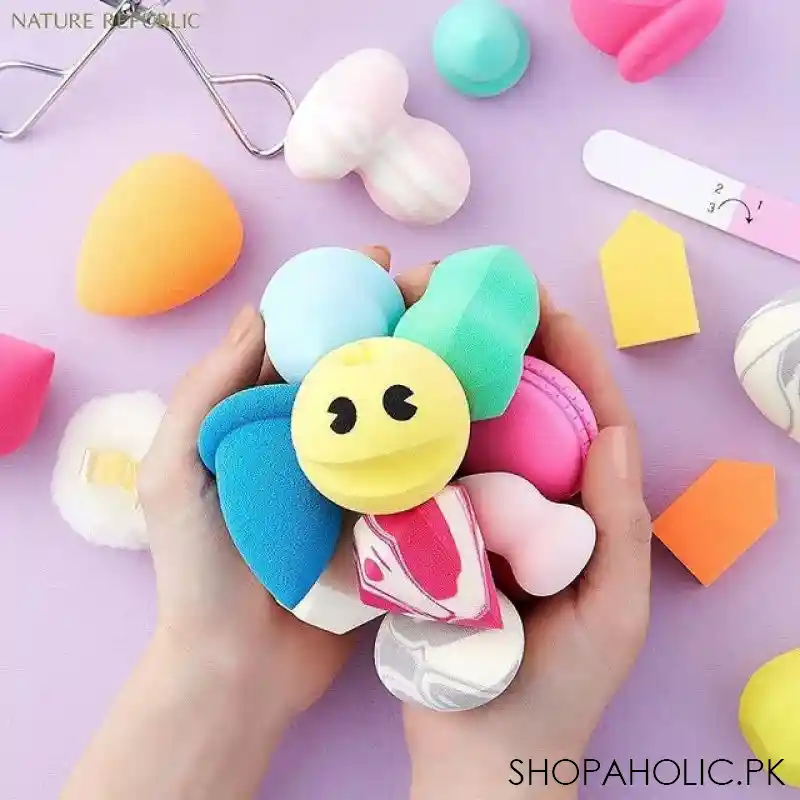 set of 35 beauty tool lucky puff main image
