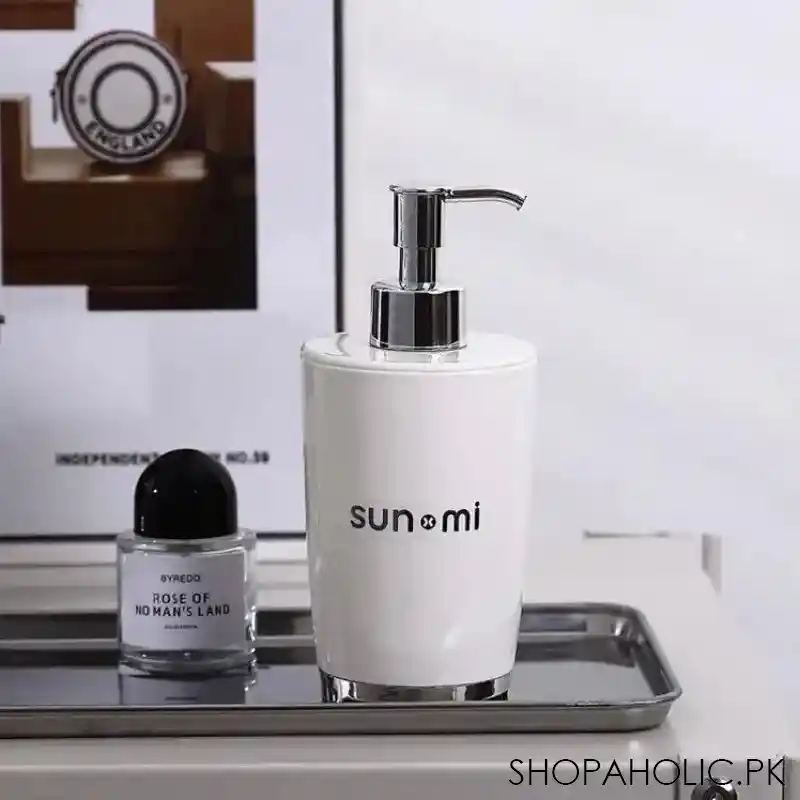 shower gel bottle image3