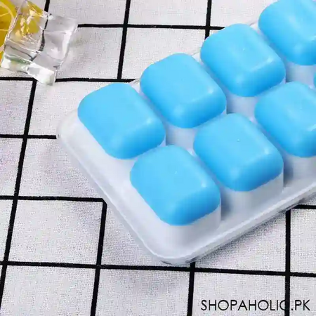 silicone pop up ice cube tray with removable lid image4