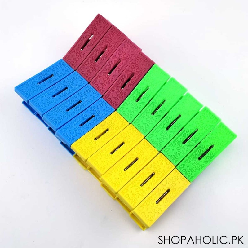 18 Pegs Plastic Clothes Clips