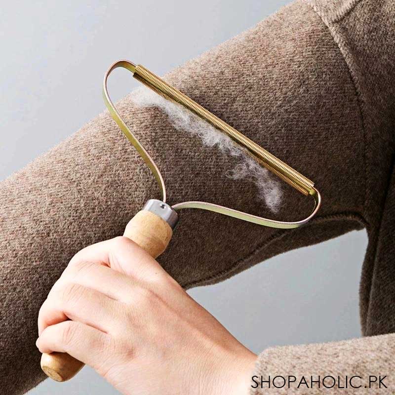 Lint Remover with Wooden Handle for Clothing and Pet Hair Remover